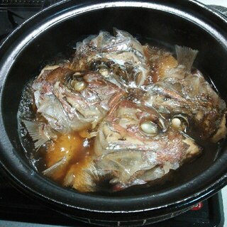 土鍋で鯛のアラ煮
